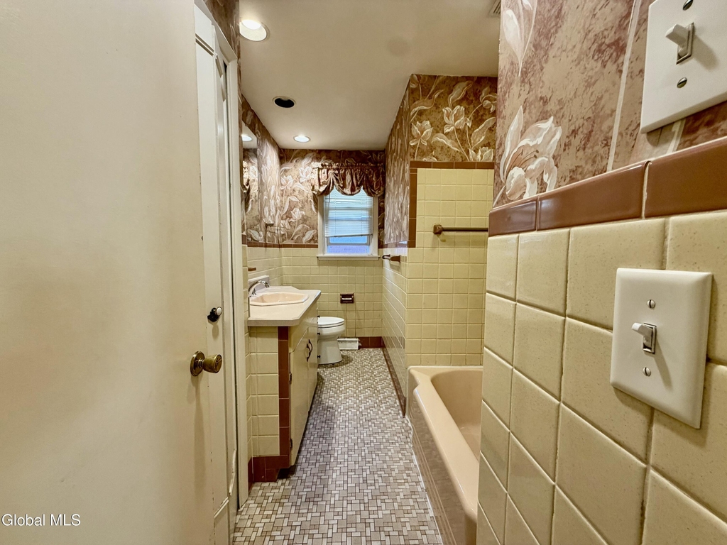 768 New Scotland Avenue - Photo 12