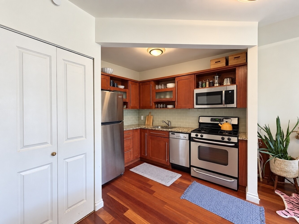 30-85 Vernon Boulevard - Photo 4