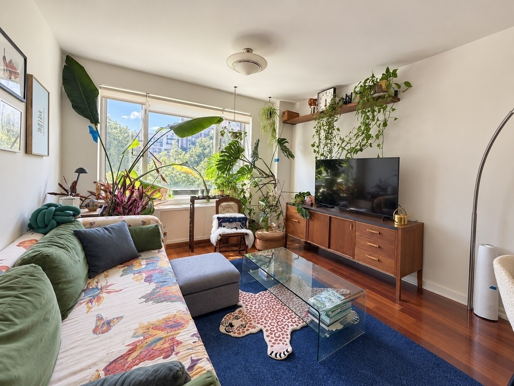 30-85 Vernon Boulevard - Photo 0