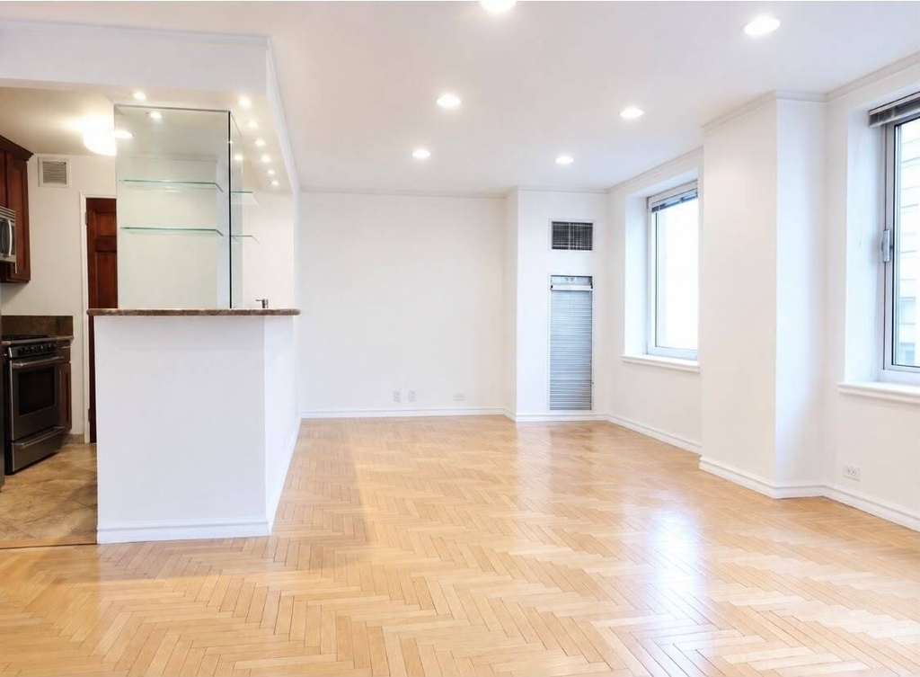 106 Central Park S - Photo 3