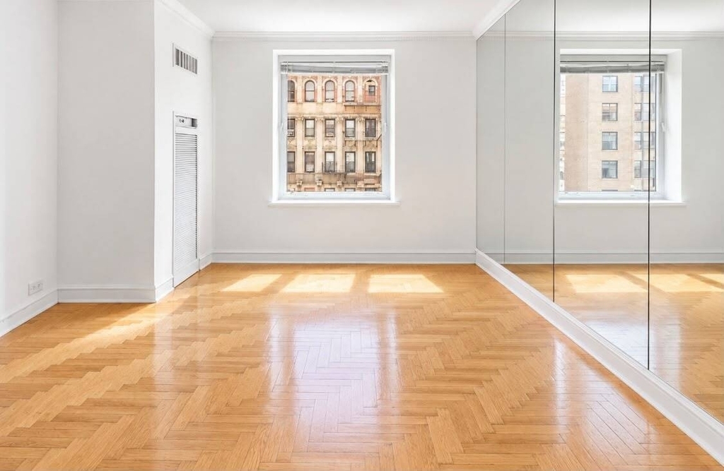 106 Central Park S - Photo 6