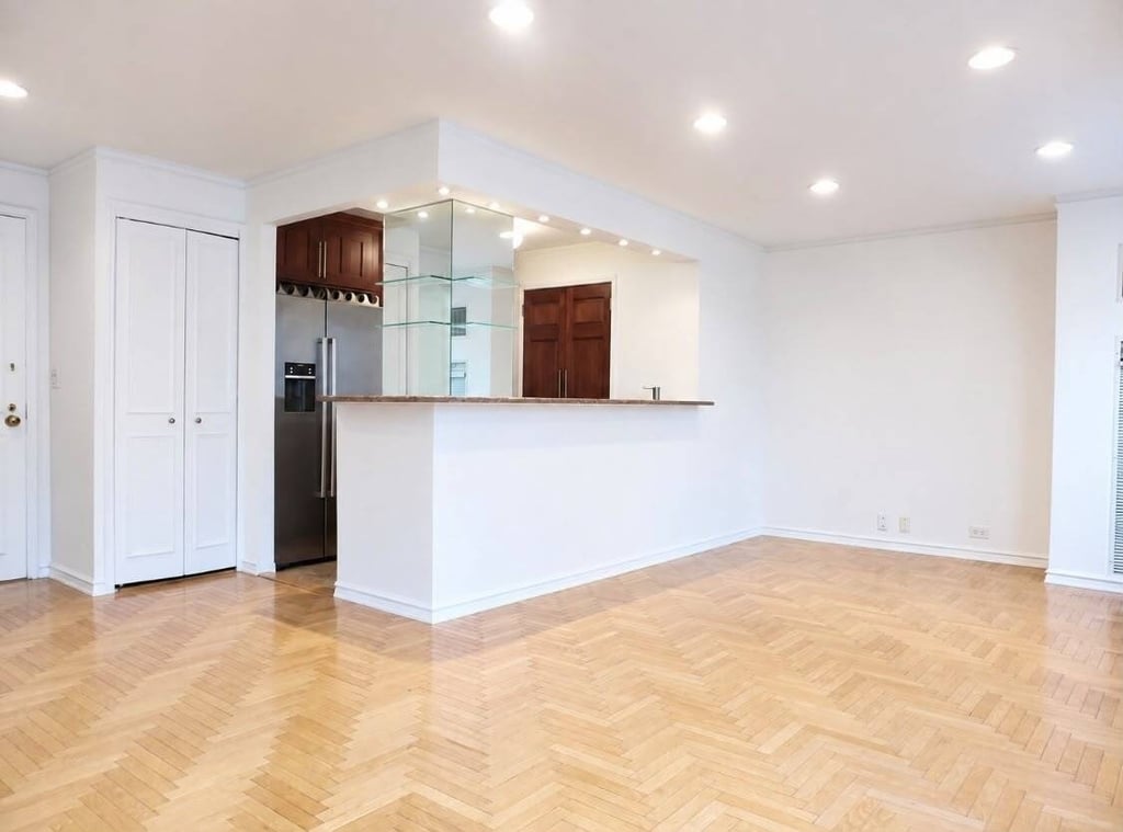 106 Central Park S - Photo 2