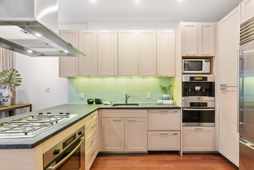 345 E 50th Street - Photo 1