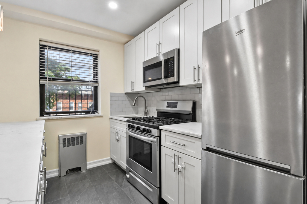 25-10 31st Avenue - Photo 2