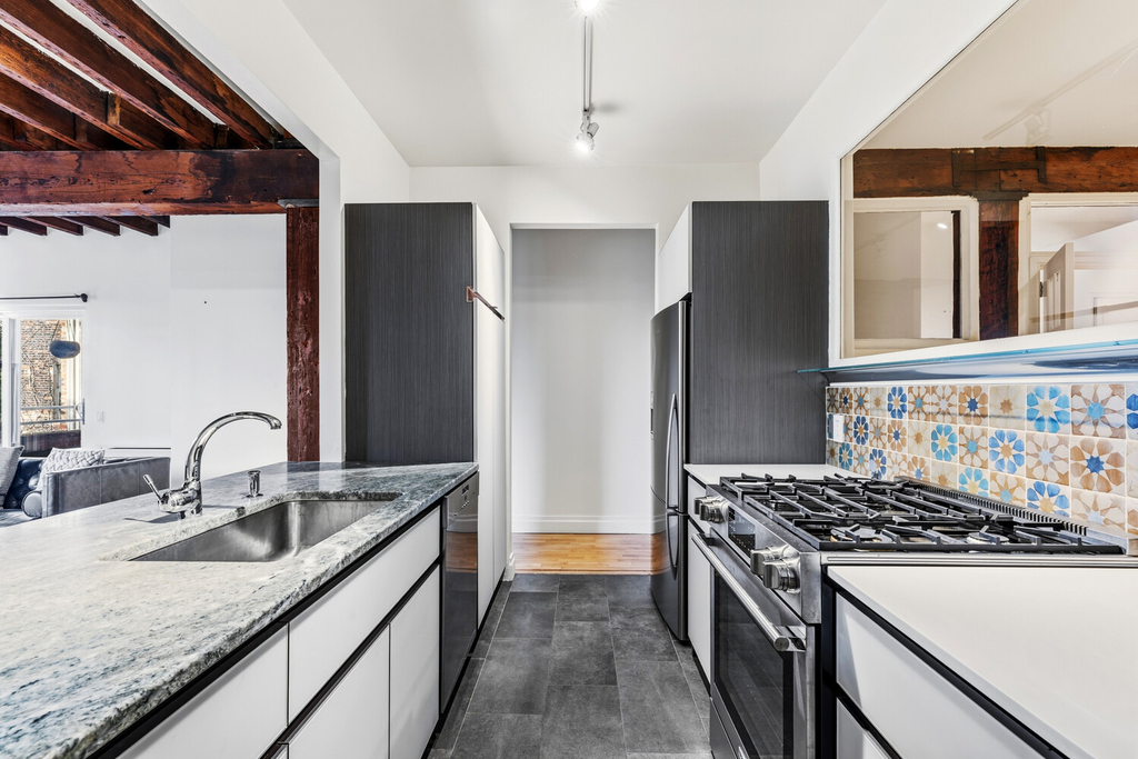 35 Bethune Street - Photo 2