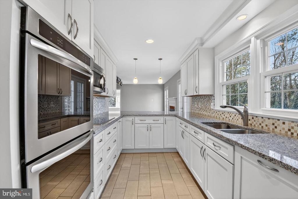 1302 Clayborne House Court - Photo 17