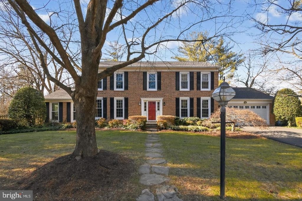 1302 Clayborne House Court - Photo 1
