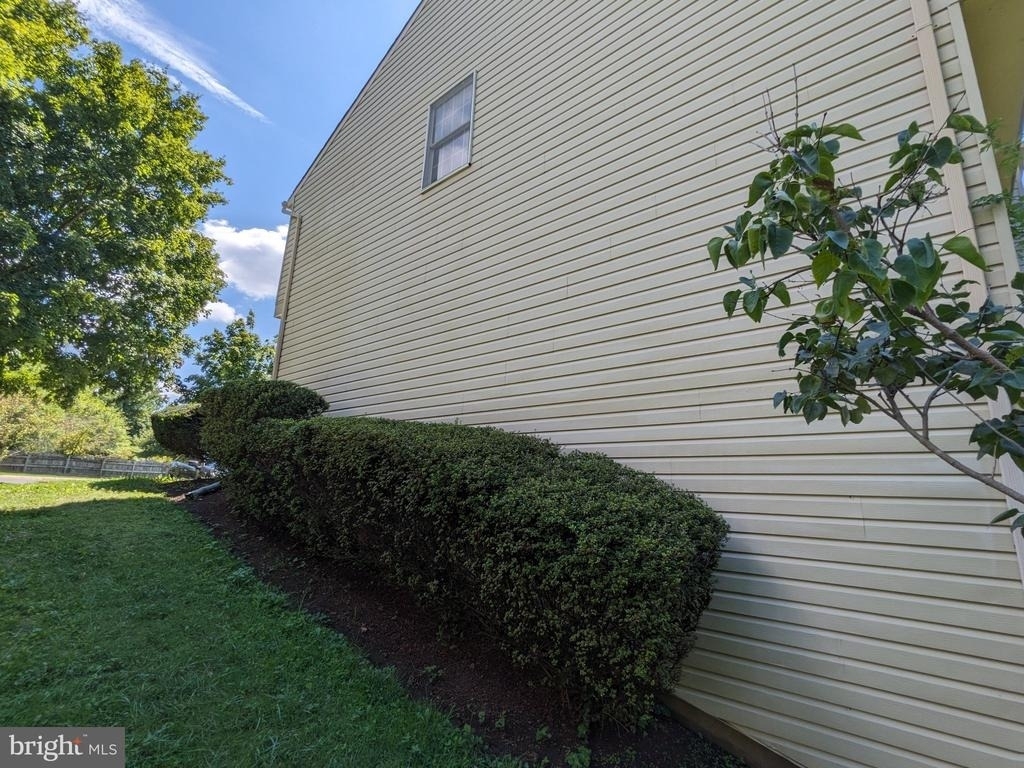 1110 Floyd Place - Photo 2
