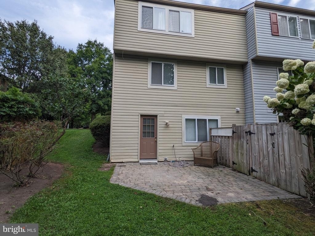 1110 Floyd Place - Photo 4