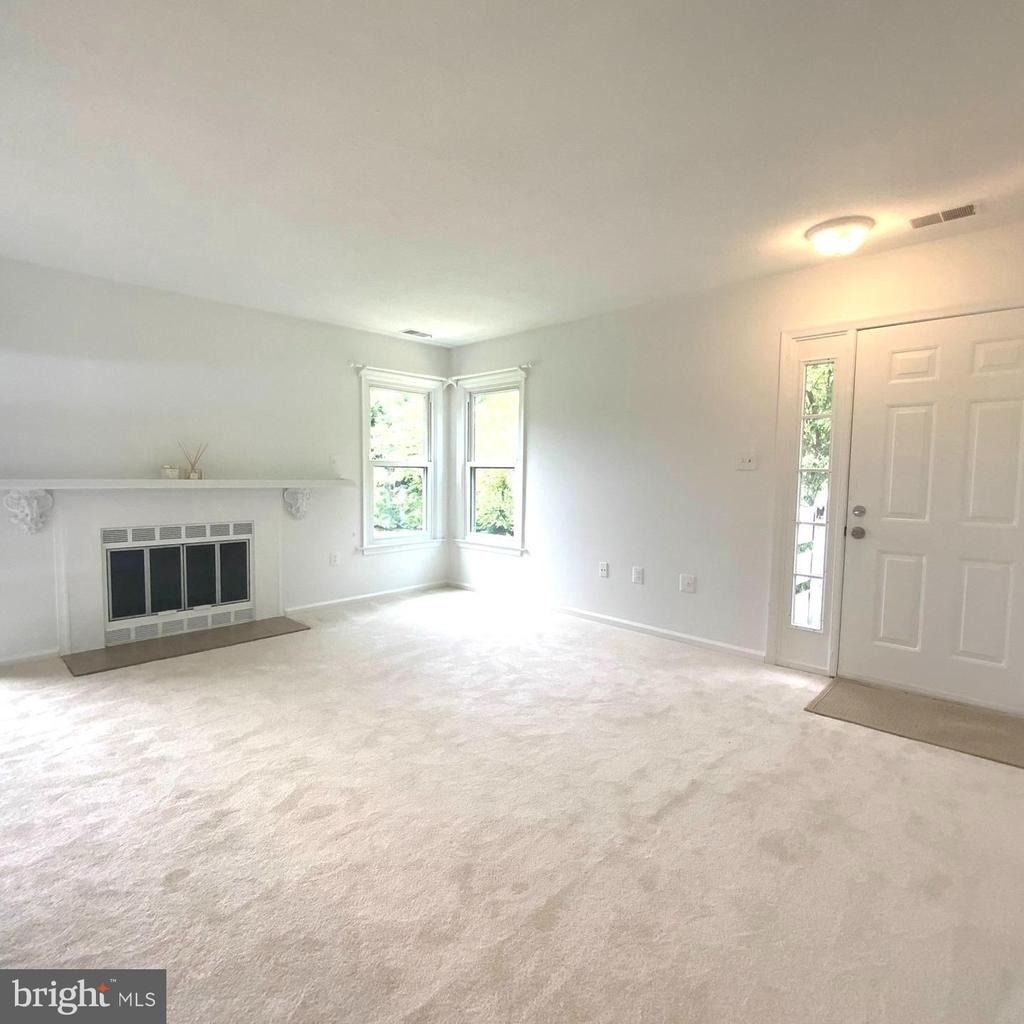 7594 Lakeside Village Drive - Photo 2