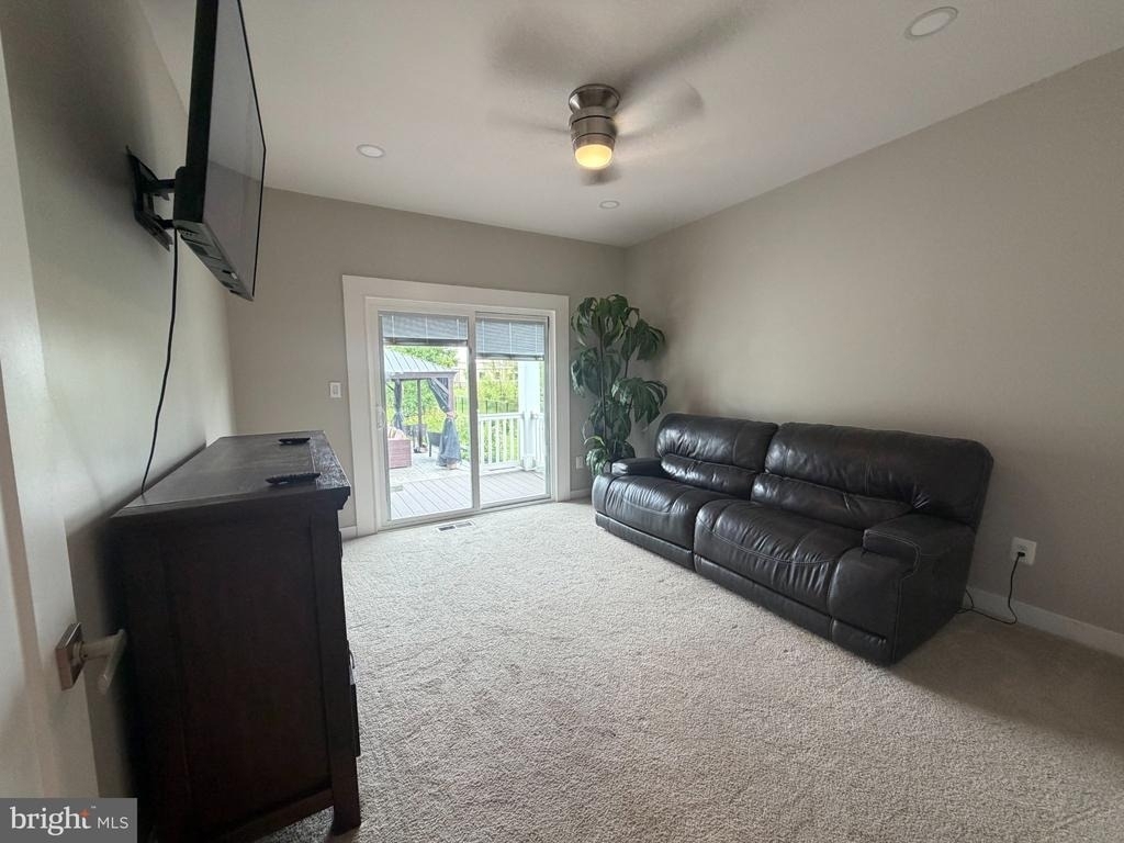 9812 Thoroughbred Road - Photo 9