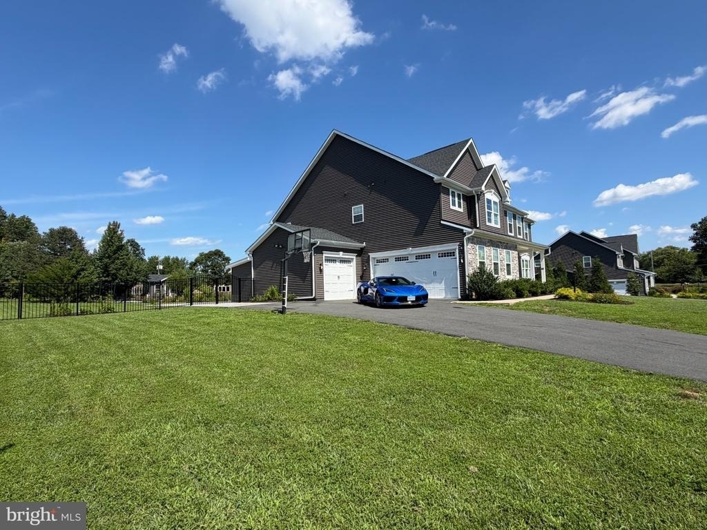 9812 Thoroughbred Road - Photo 1