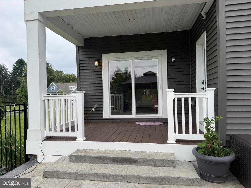 9812 Thoroughbred Road - Photo 22