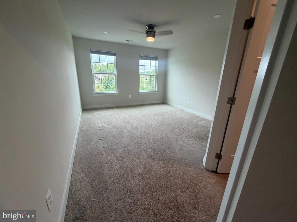 9812 Thoroughbred Road - Photo 12