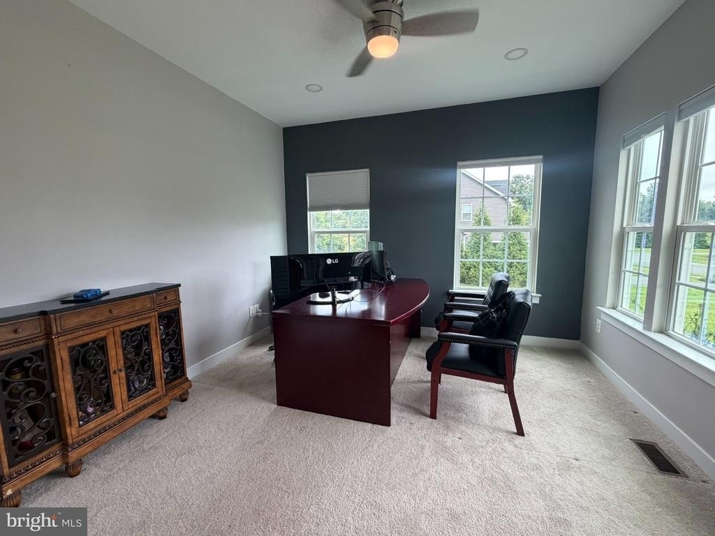 9812 Thoroughbred Road - Photo 4