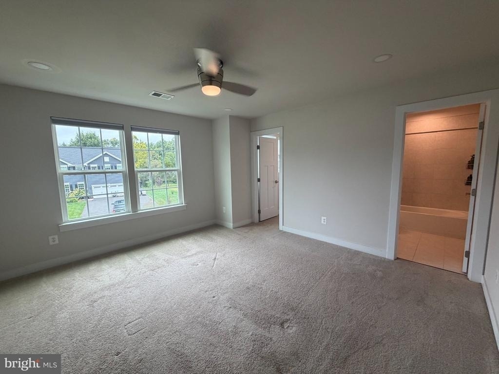 9812 Thoroughbred Road - Photo 17