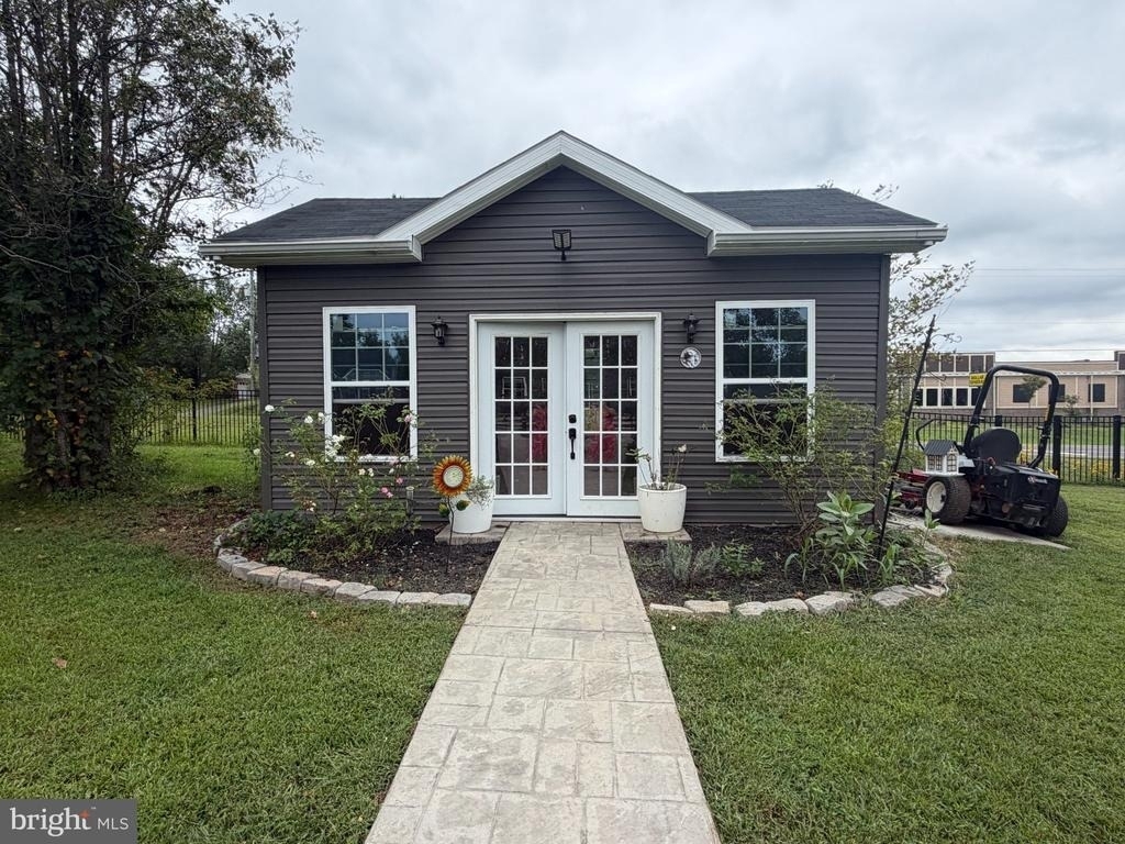 9812 Thoroughbred Road - Photo 28