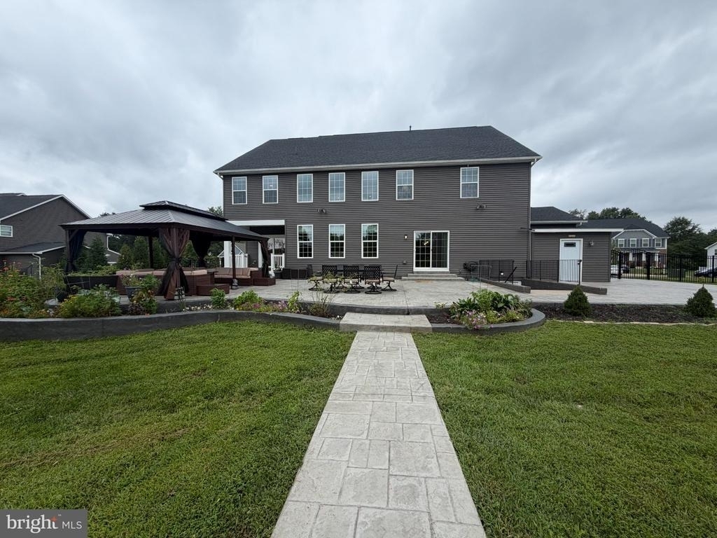 9812 Thoroughbred Road - Photo 30