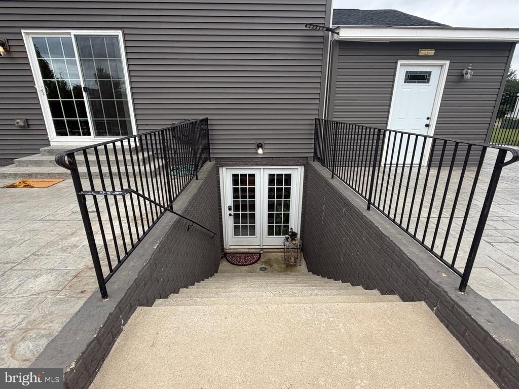 9812 Thoroughbred Road - Photo 31