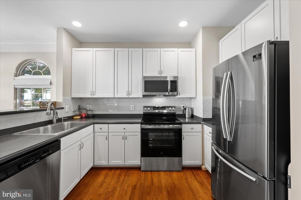 166 Comay Terrace - Photo 3