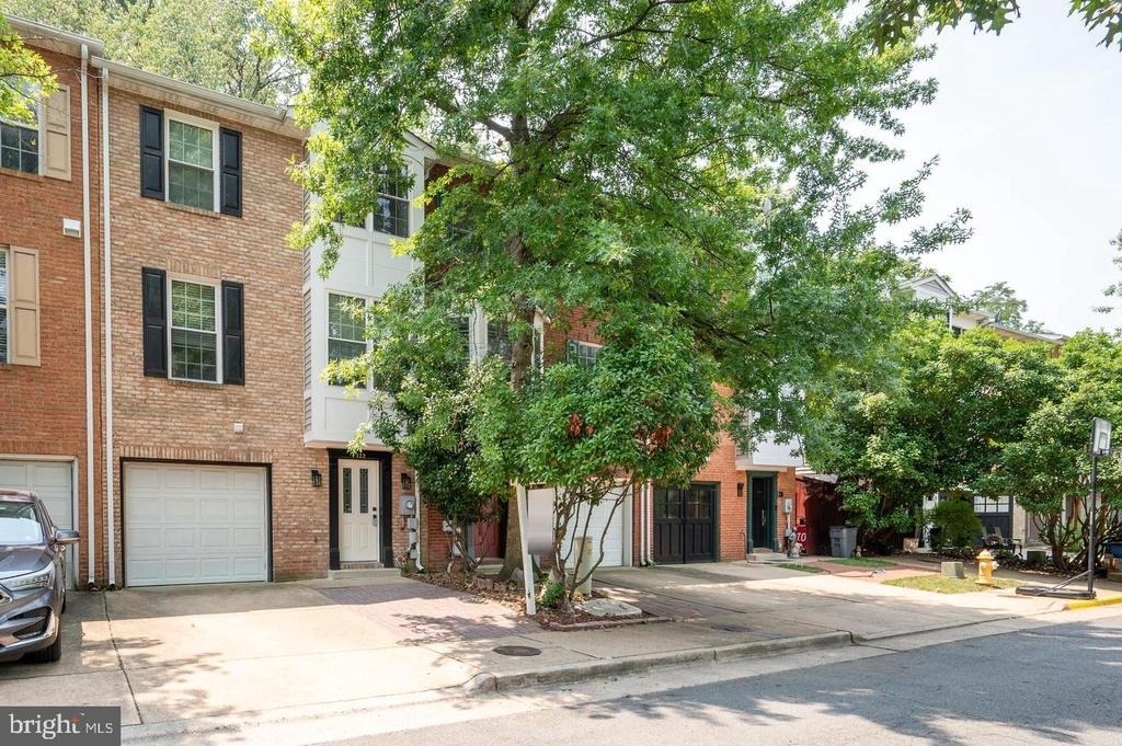 122 Sanborn Place - Photo 0