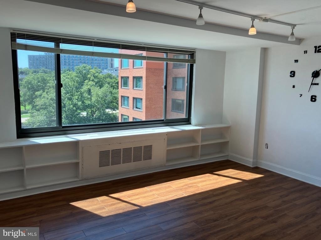 1011 Arlington Boulevard - Photo 3
