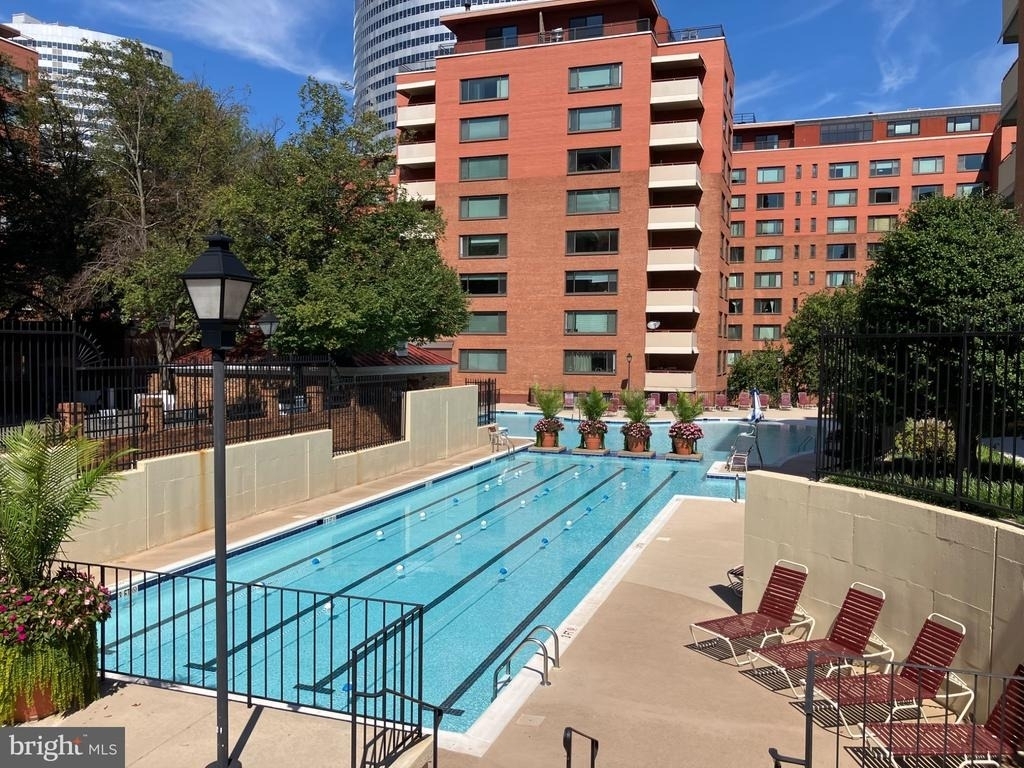 1011 Arlington Boulevard - Photo 1