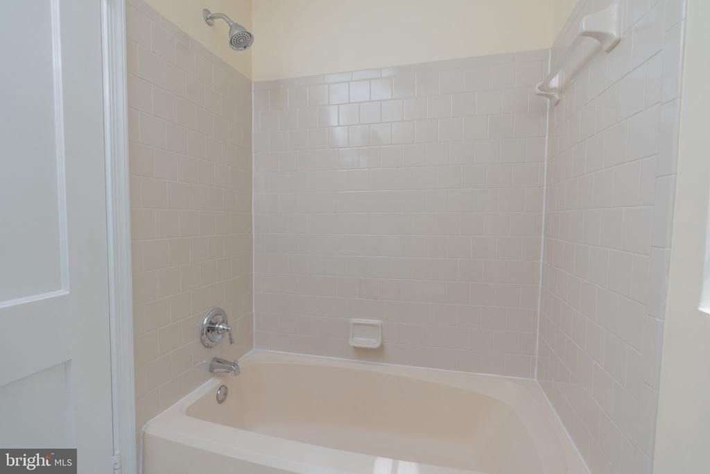 1909 N Rhodes Street - Photo 11