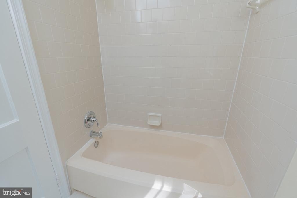 1909 N Rhodes Street - Photo 10
