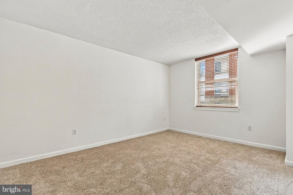 880 N Pollard Street - Photo 9