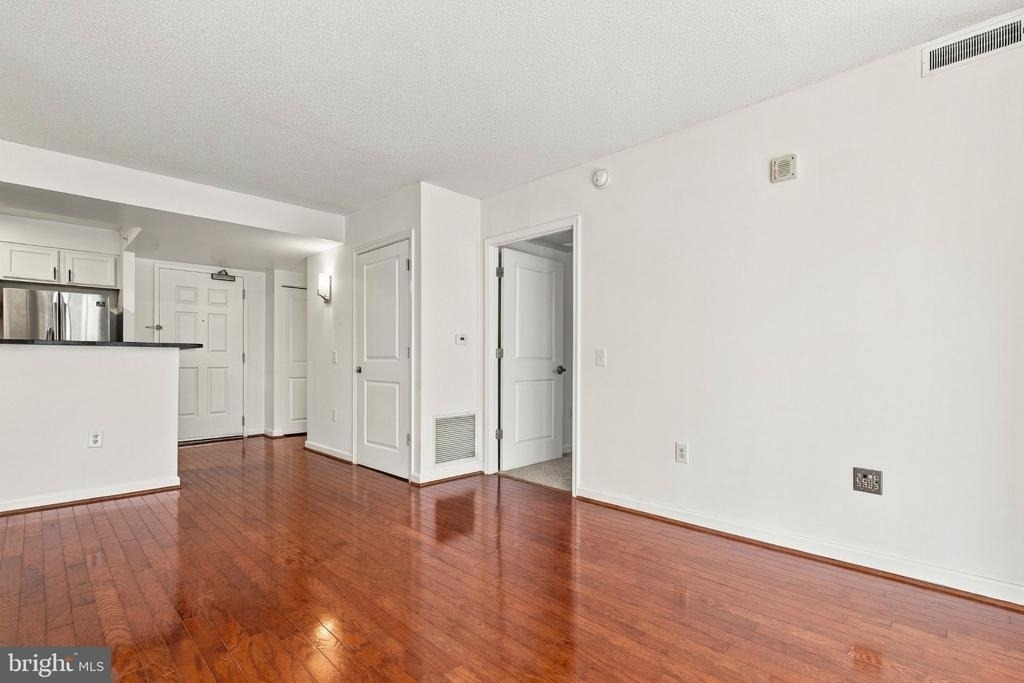 880 N Pollard Street - Photo 8