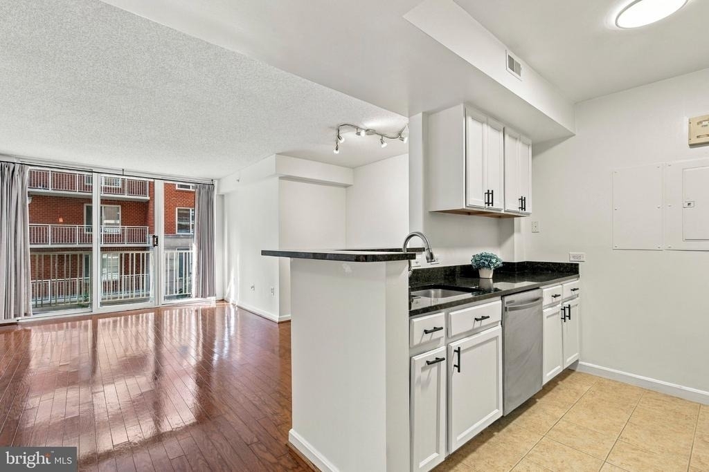 880 N Pollard Street - Photo 2