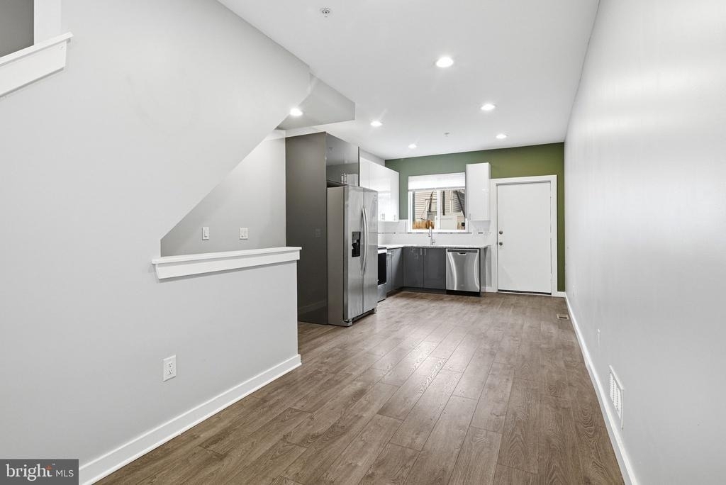 1905 E Harold Street - Photo 2