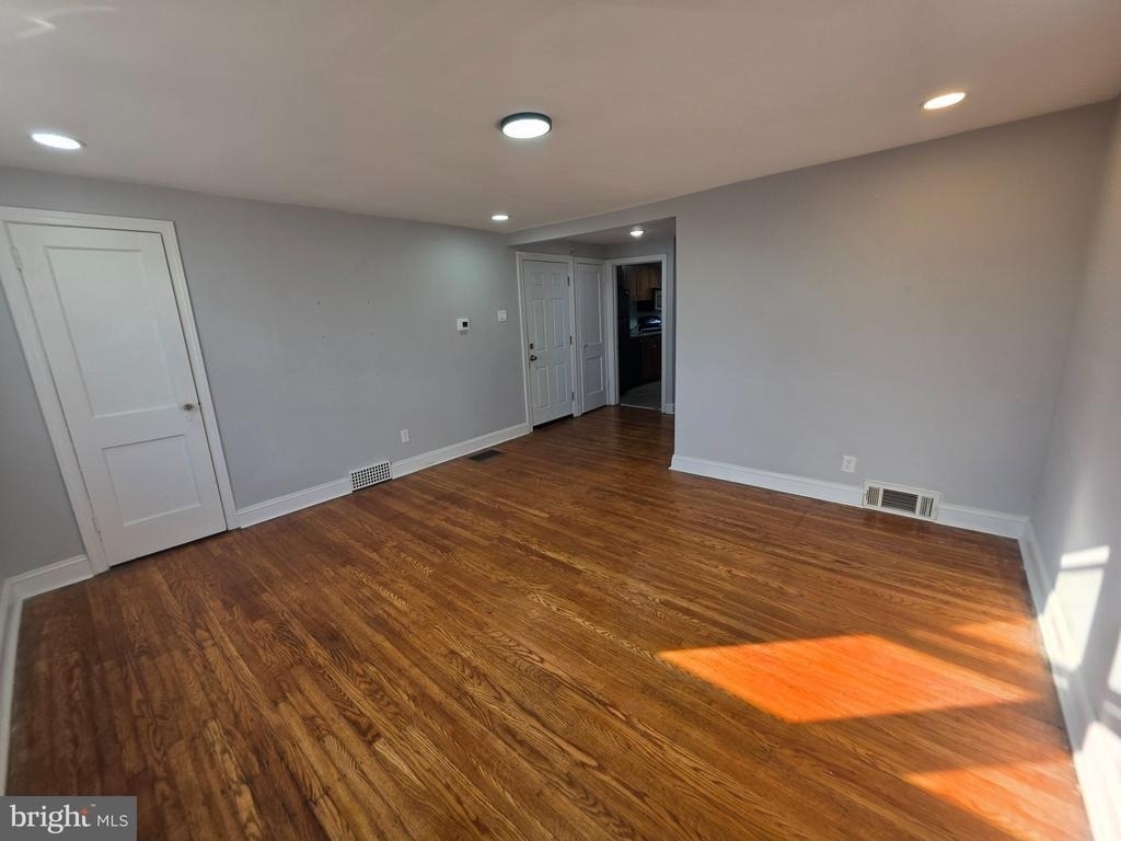 7701 Gilbert Street - Photo 7