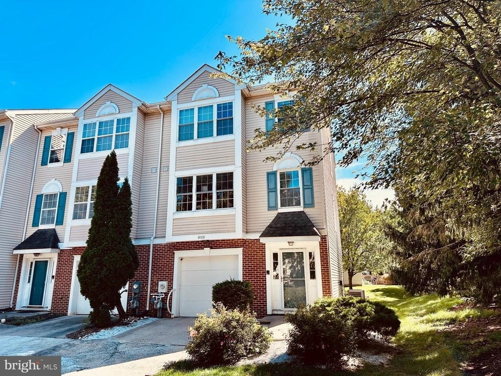 3409 Carriage Court - Photo 0