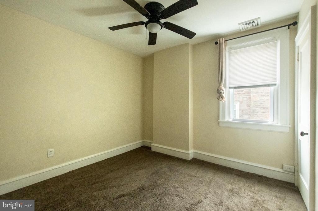 239 W Evergreen Street - Photo 14