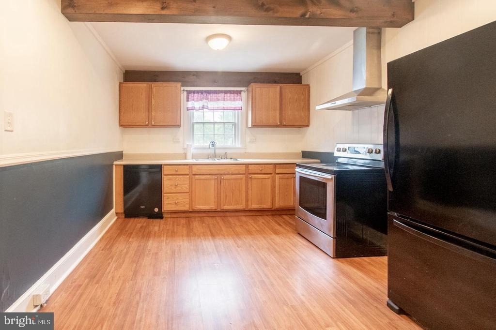239 W Evergreen Street - Photo 3