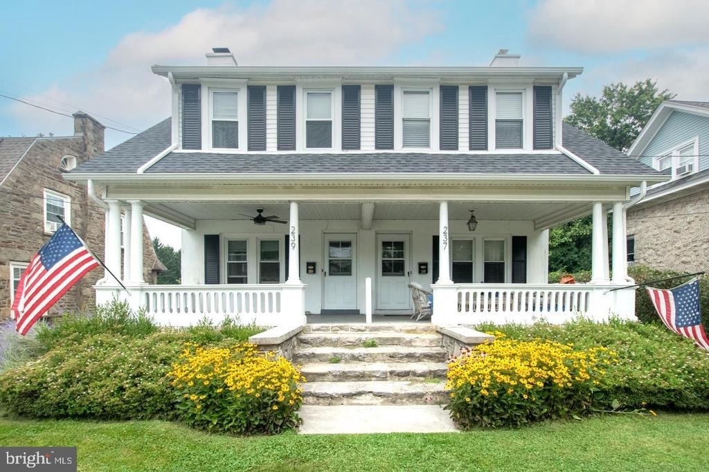239 W Evergreen Street - Photo 0