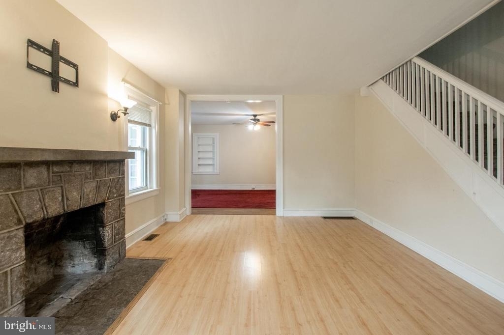 239 W Evergreen Street - Photo 11