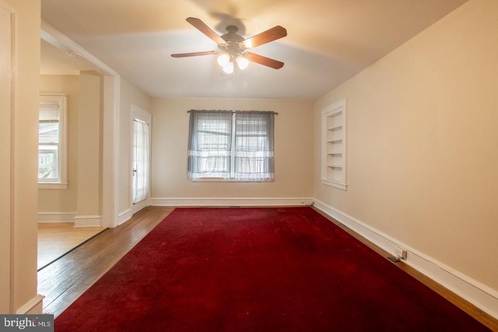 239 W Evergreen Street - Photo 7