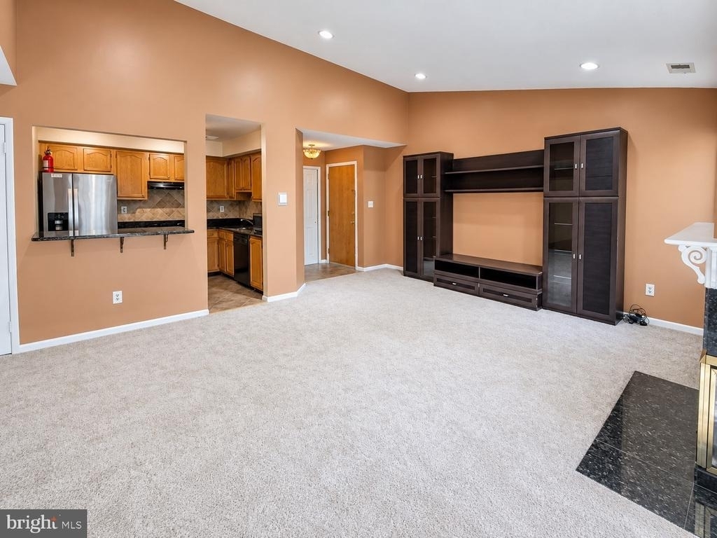 207 Salem Court - Photo 2