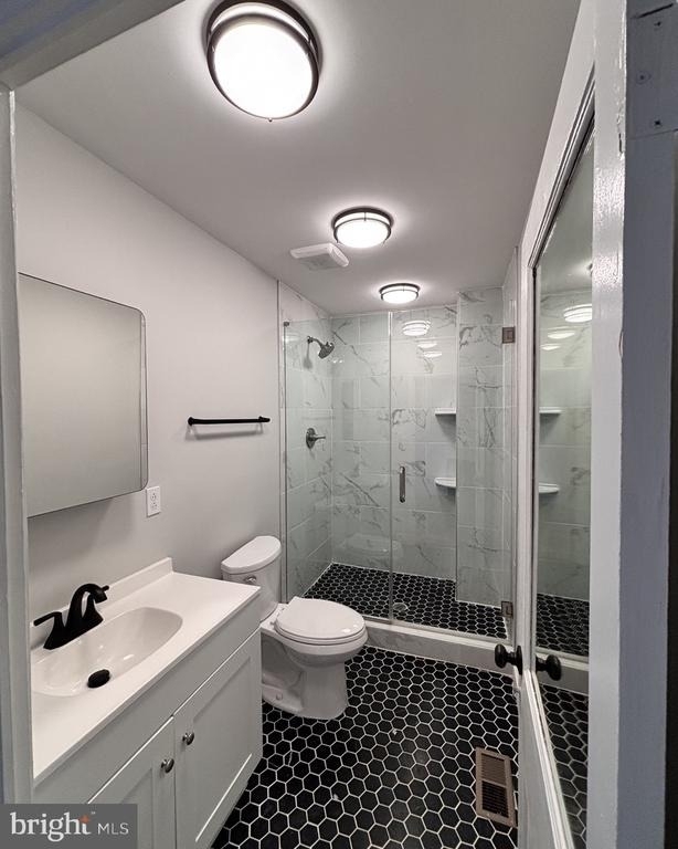 145 Kings Highway E - Photo 9