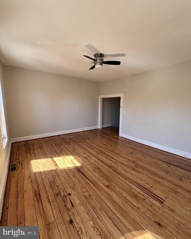 145 Kings Highway E - Photo 2