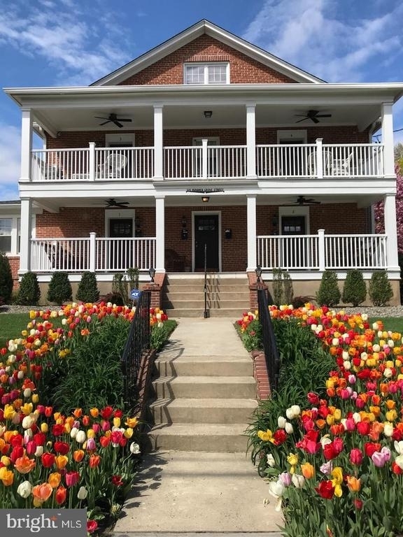 600 Grove Street - Photo 0