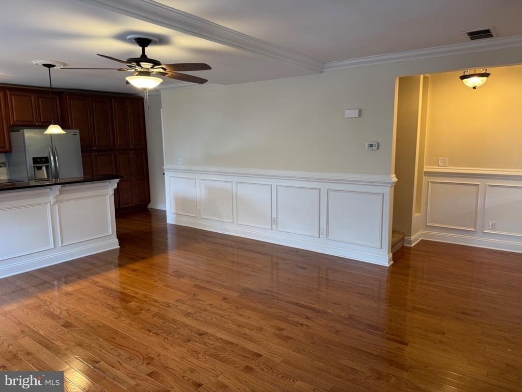 600 Grove Street - Photo 2