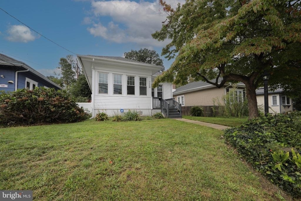 724 Willitts Avenue - Photo 1