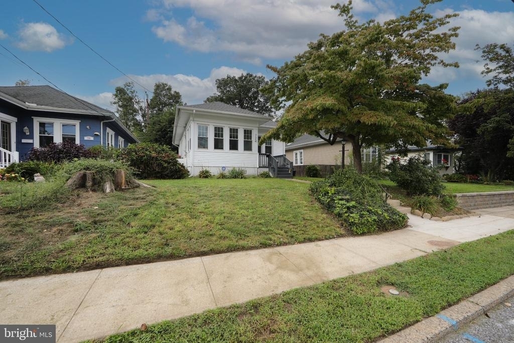 724 Willitts Avenue - Photo 0