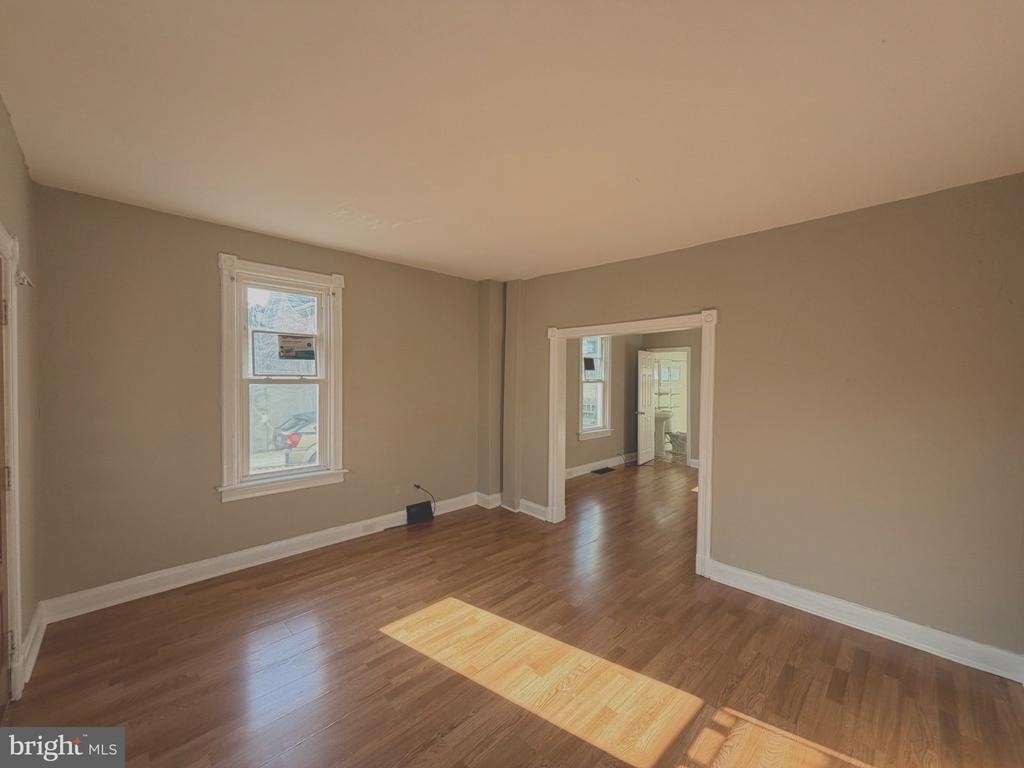133 E Lee Street - Photo 5