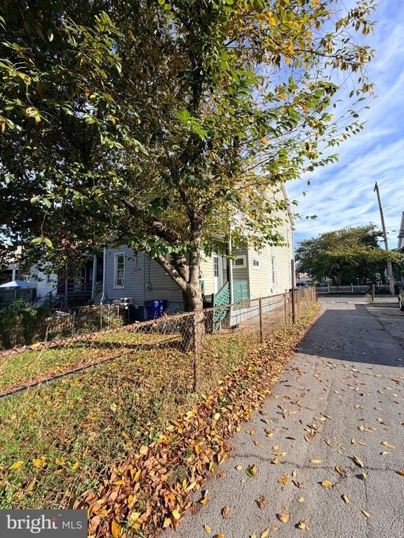 133 E Lee Street - Photo 2