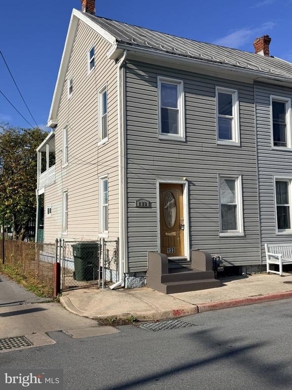 133 E Lee Street - Photo 0